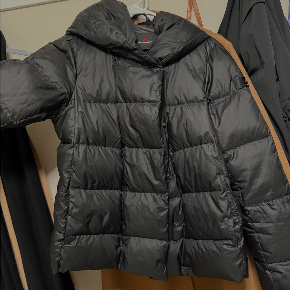 Peuterey Women's Elegant Black Puffer Coat - Picture 2 of 6